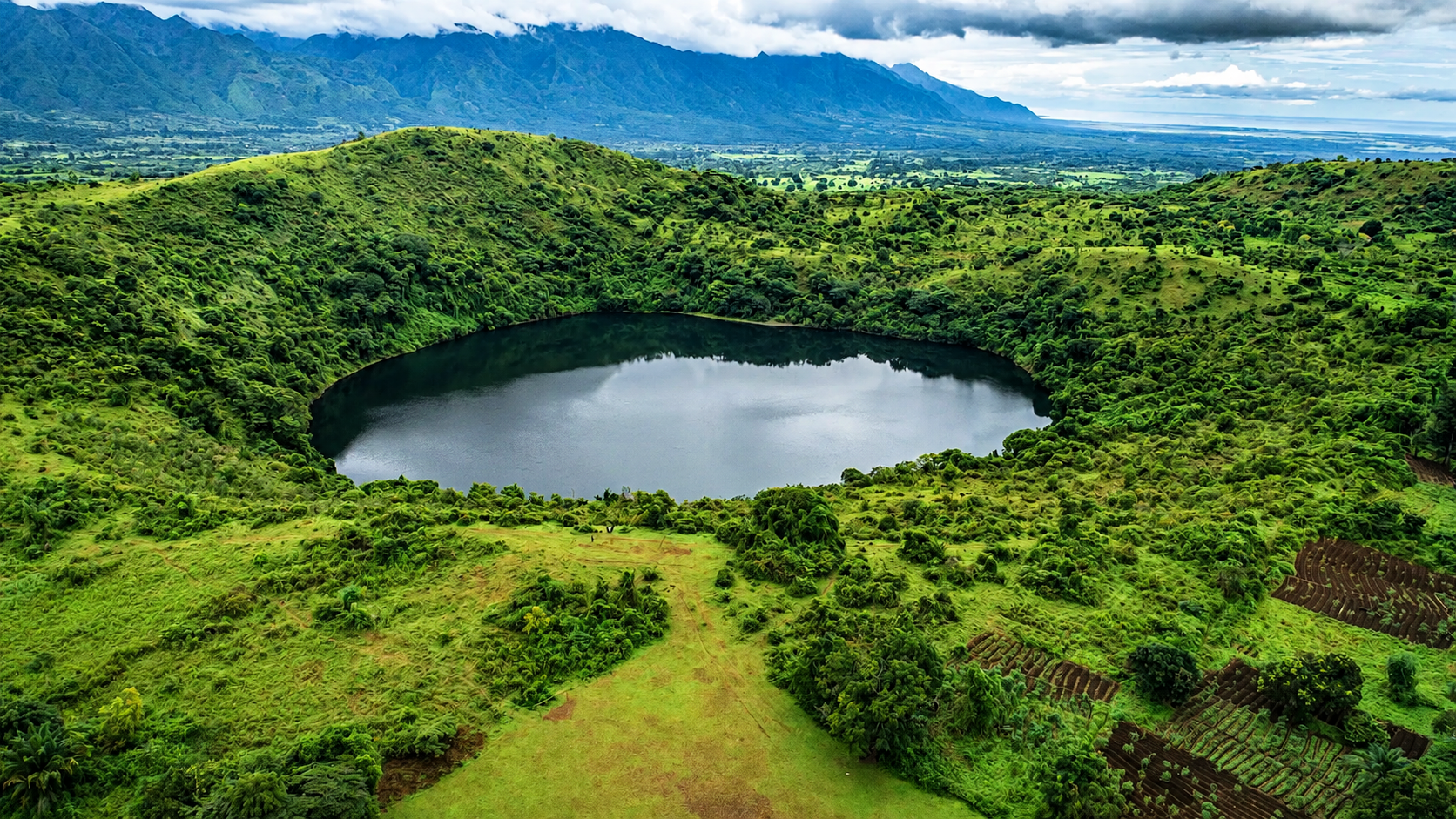 image_bisoke_hike_in_rwanda_native_expeditions_east_africa